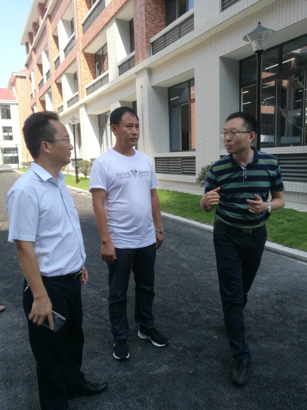 区委常委组织部部长廖锦检查指导苏辙中学开学工作