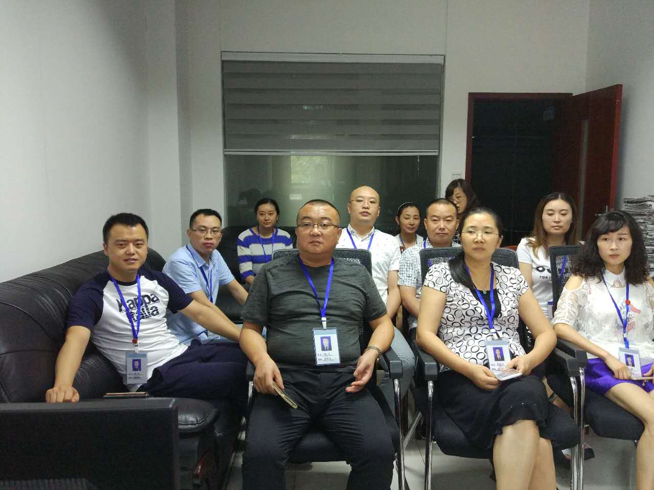 区党务政务服务中心组织观看“三苏”家训家风专题片